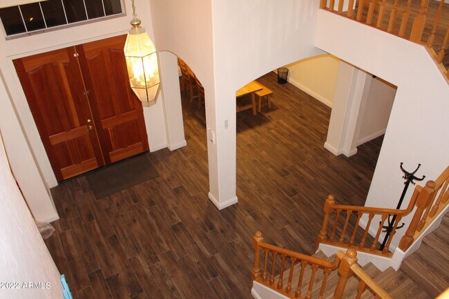 Building Photo - 402 N Rita Ln
