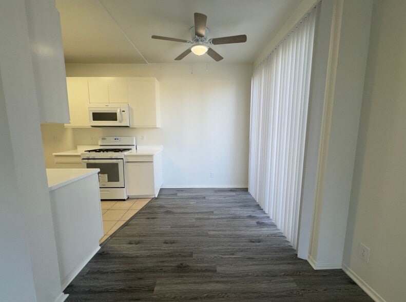 Building Photo - 4343 Whitsett Ave