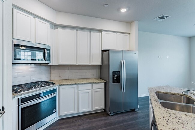 Building Photo - 326 Shasta Dr