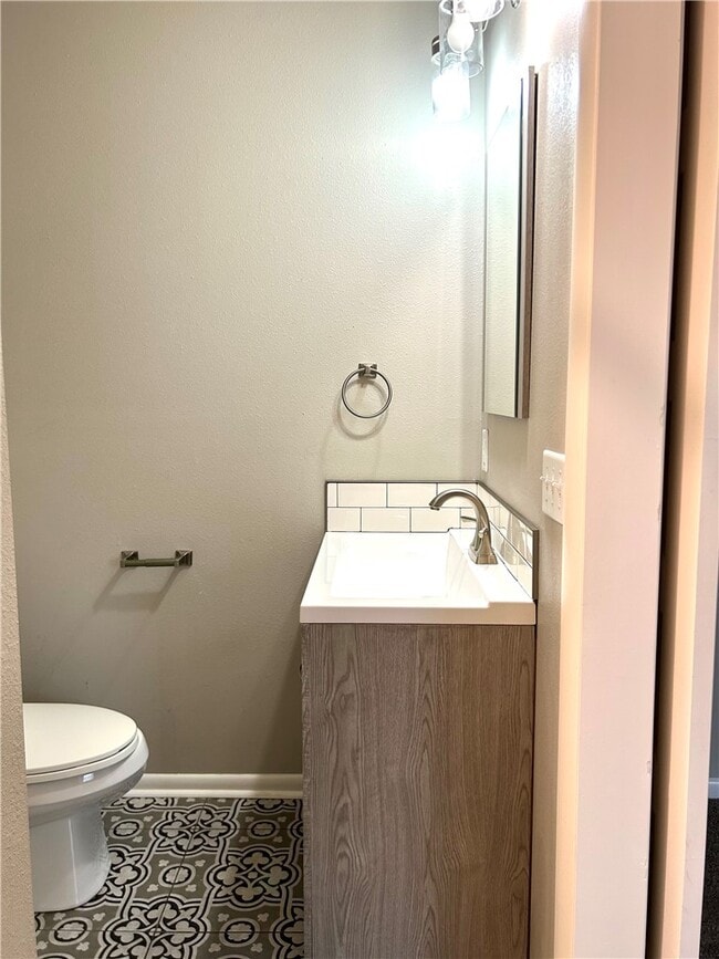 Building Photo - 301 Crestview Dr