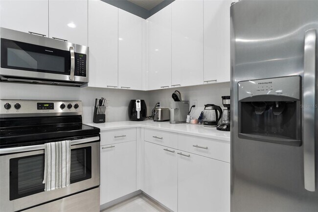 Building Photo - 1601 Tranquil Ave