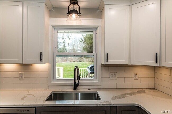 Building Photo - 87 Brown St