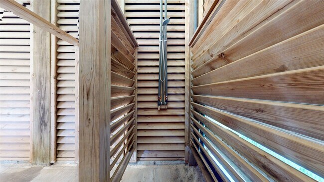 Building Photo - 1121 Blue Water Dr