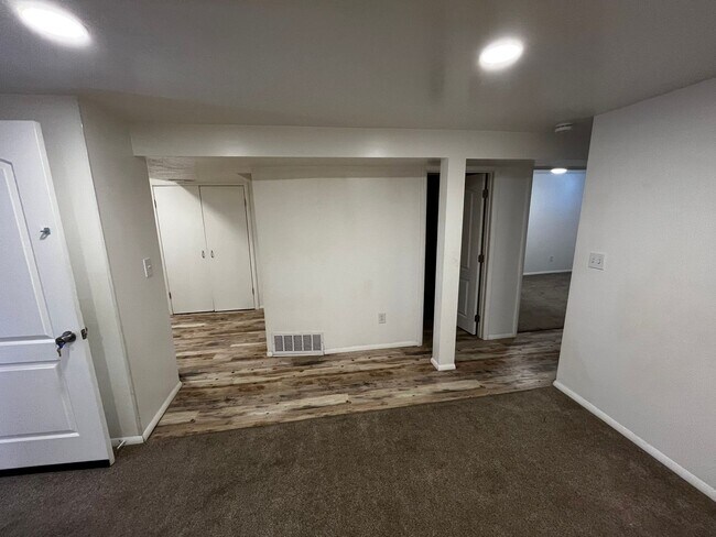 Building Photo - 568-574 E 200 S