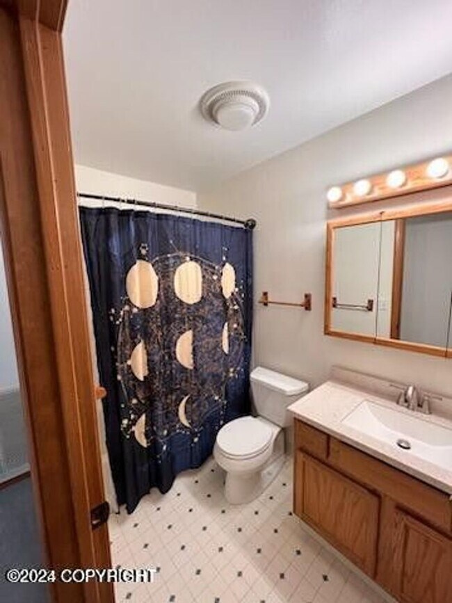 Building Photo - Fantastic Independence Park Condo With Garage!