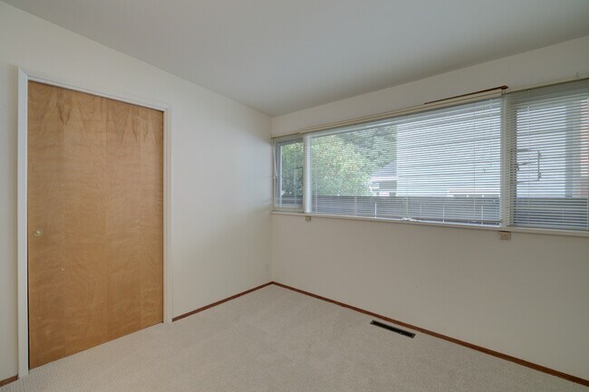 Building Photo - 8241 45th Ave NE