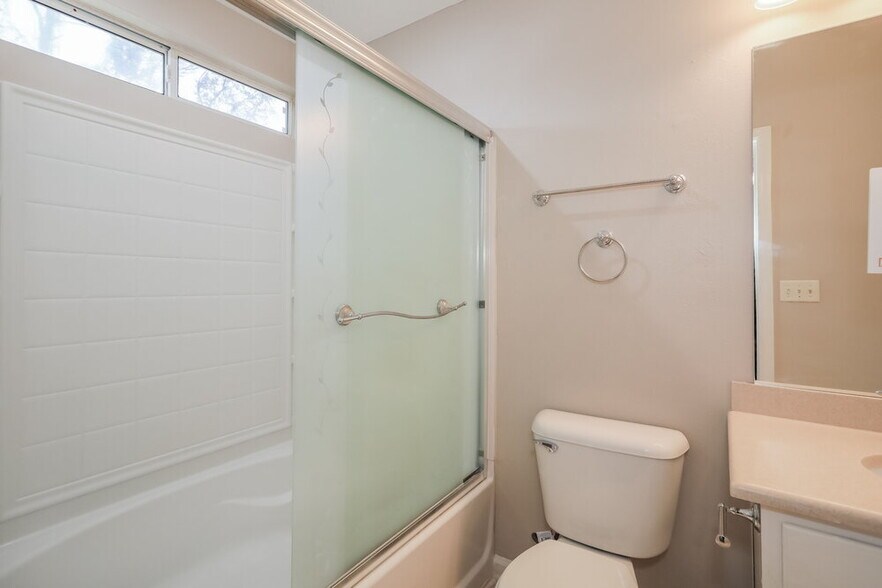 Building Photo - 12568 White Cedar Trail