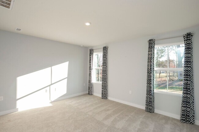 Building Photo - Beautiful One Level Home in Columbia!