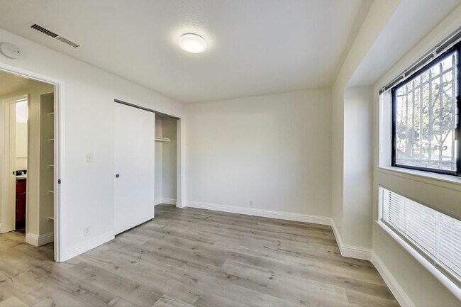 Building Photo - Updated Apartment near BART.  6 Weeks Free!