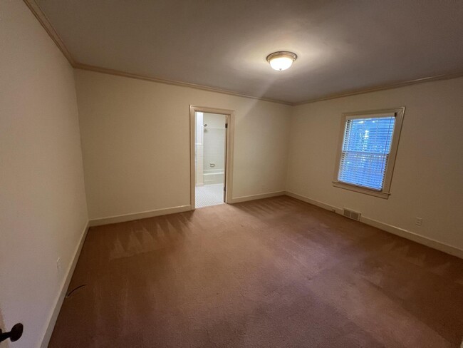 Building Photo - 405 Holiday Rd
