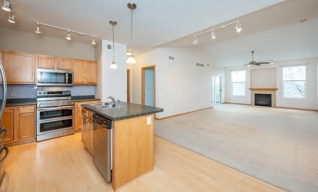 kitchen area - 10325 Providence Dr