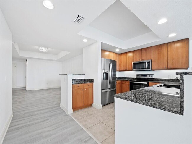 Building Photo - 800 N Tamiami Trl