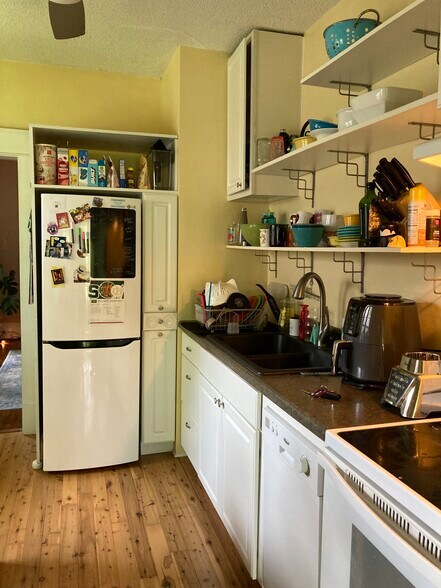 kitchen - 1012 Glenwood Ave