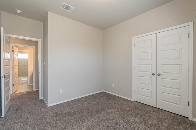 Building Photo - 141 White Dunes Dr