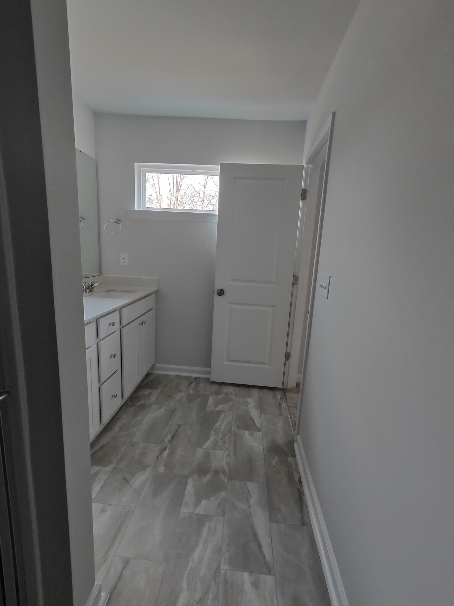 Building Photo - 806 Falls Grove Trl