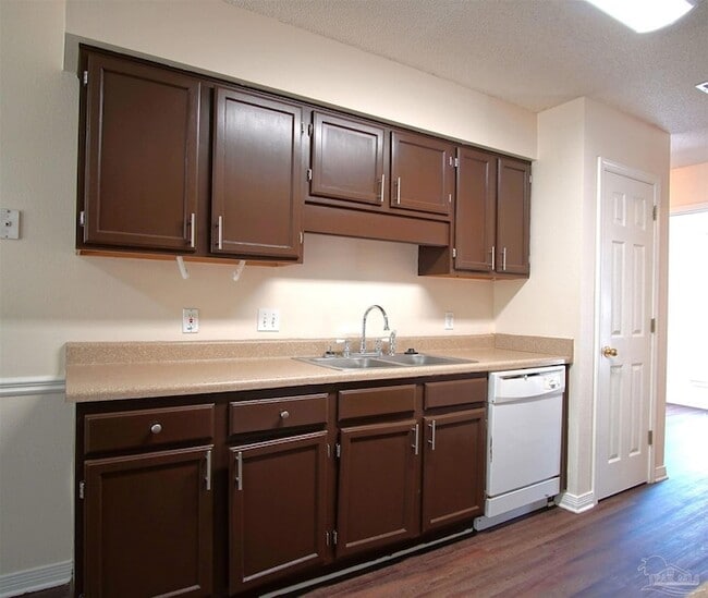 Building Photo - 1008 Tanton Cir