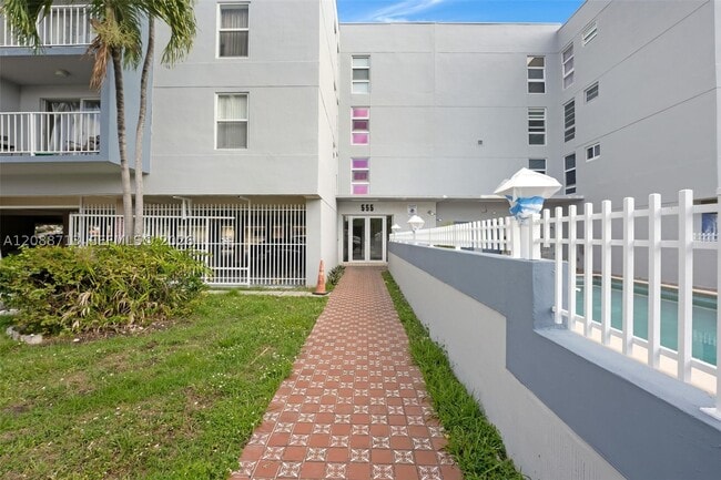 Building Photo - 555 NE 123rd St