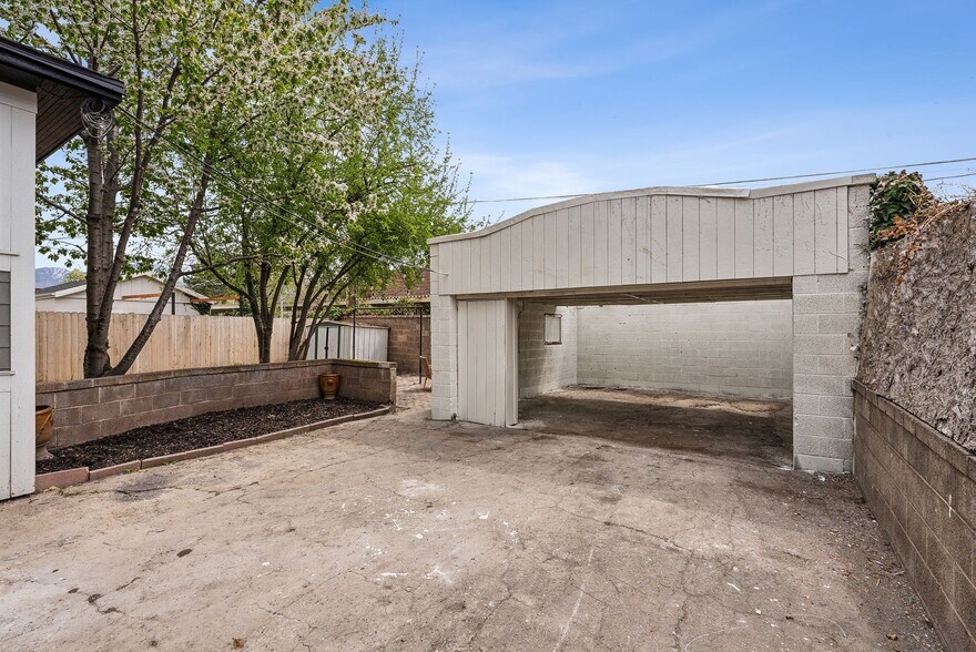 Building Photo - 180 E Sunset Ave