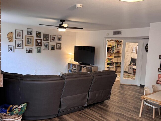 Building Photo - 431 Ackerman Ln