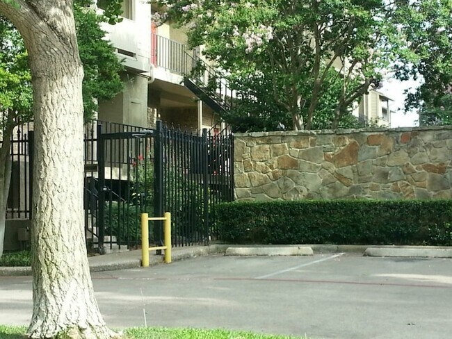 Building Photo - 5740 Martel Ave