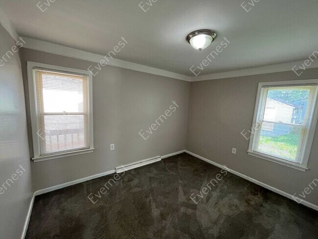 Building Photo - 18474 Glenmore St