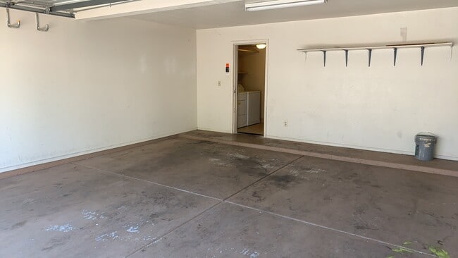 Building Photo - 3 Bedroom - 2.5 Bath - 1395 Sq. Ft. Home f...