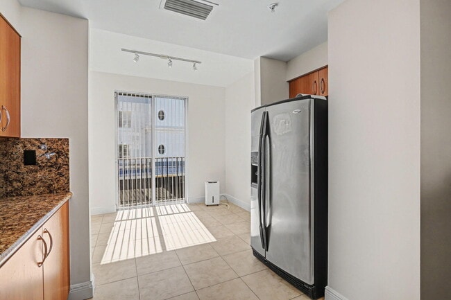 Building Photo - 350 NE 3rd St