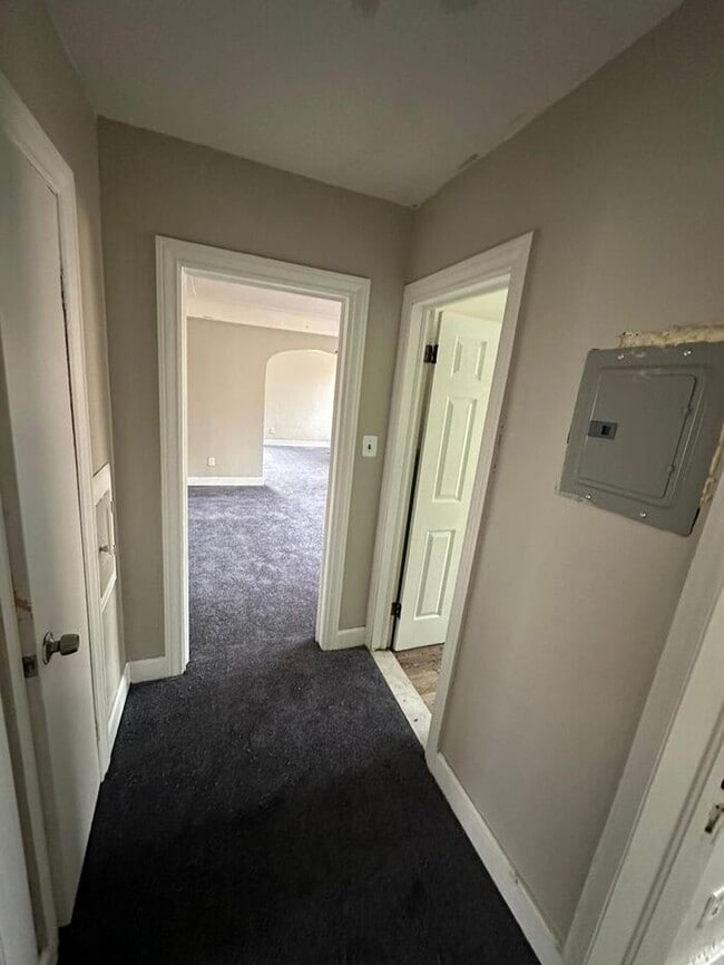 Building Photo - Fully Remodeled - Section 8 Accepted- Skip...