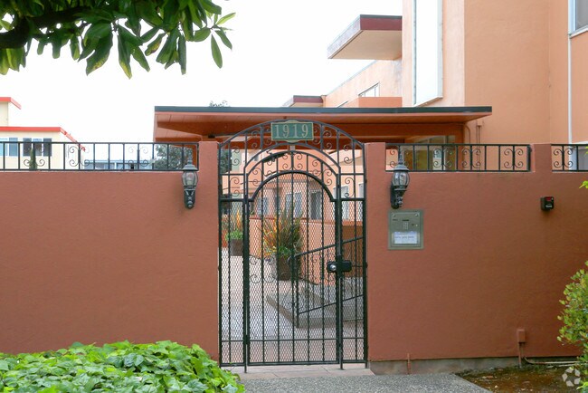 Entrance - 1919 Garden Dr