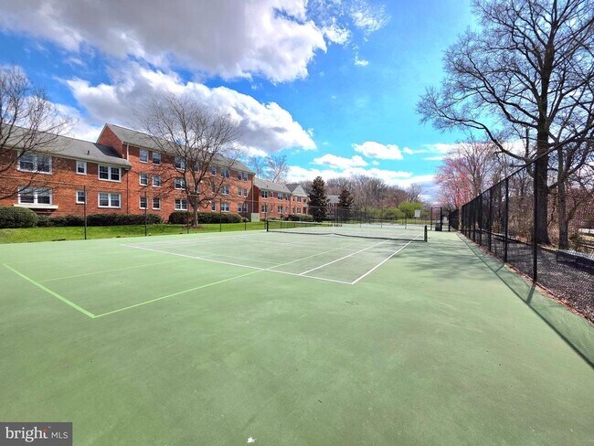 Building Photo - 6620 Boulevard View