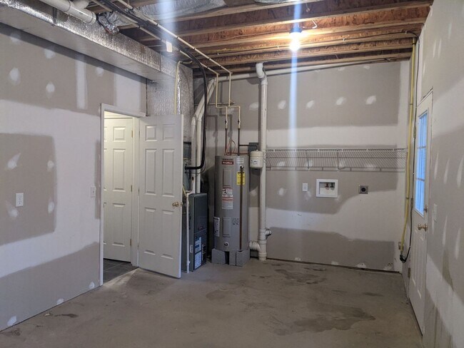 Building Photo - 3 Bedroom Townhouse for Rent in Waynesboro!