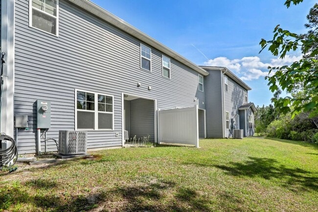 Building Photo - 424 Guppy Lp Rd