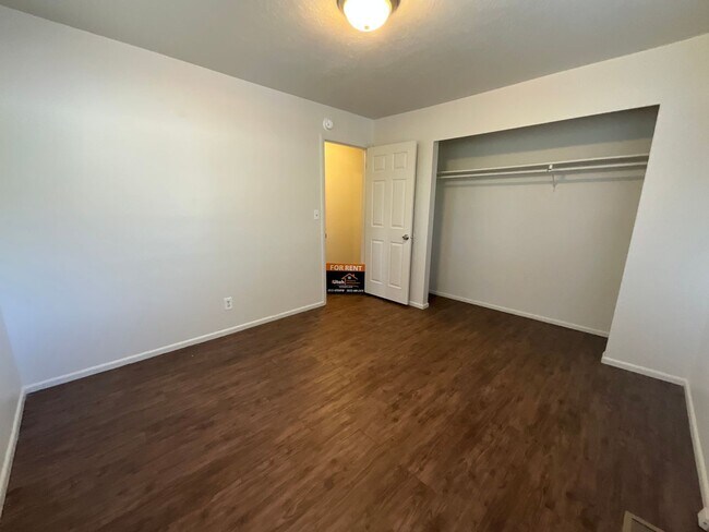 Building Photo - 231 W 4850 S