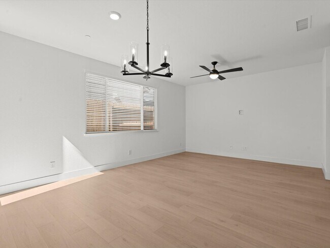 Building Photo - Desirable South Reno neighborhood of the Courtyards at Arrowcreek.