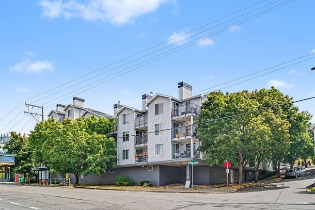 Building Photo - 9200 Greenwood Ave N