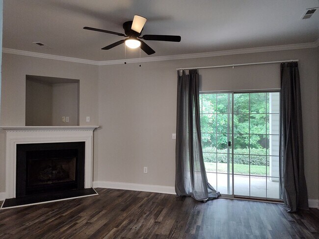 Building Photo - Move in ready Townhome in Morrison Place!