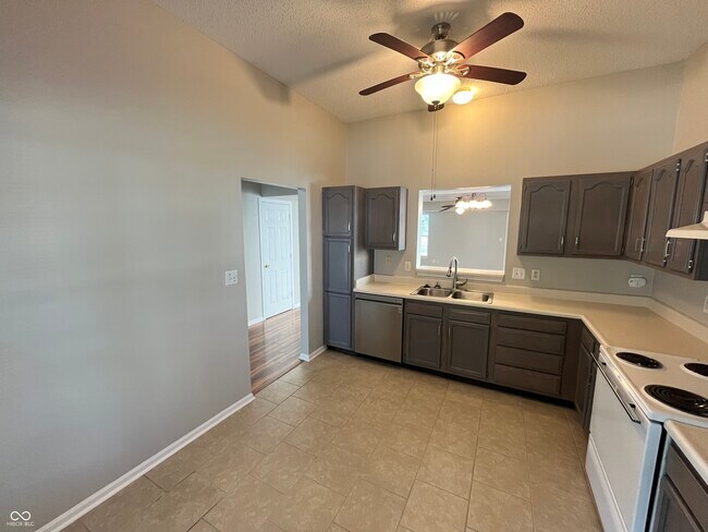 Building Photo - 10896 Riverwood Blvd
