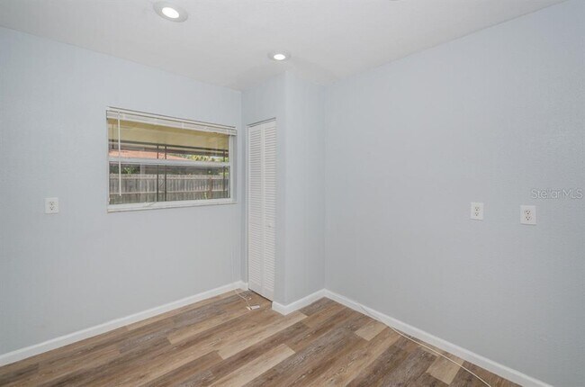 Building Photo - 408 S Aurora Ave
