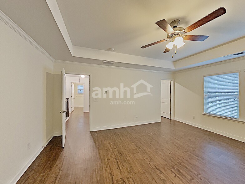 Building Photo - 411 Pearson Cir