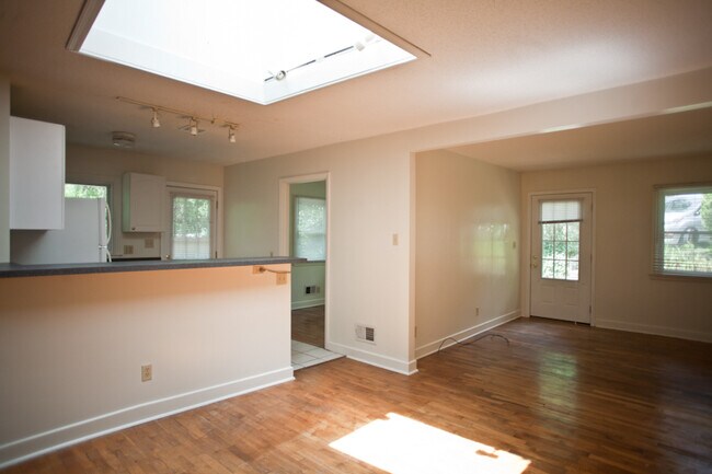 Building Photo - 507 Pine Bluff Trail