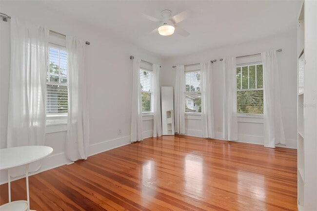 Building Photo - 126 8th Ave NE