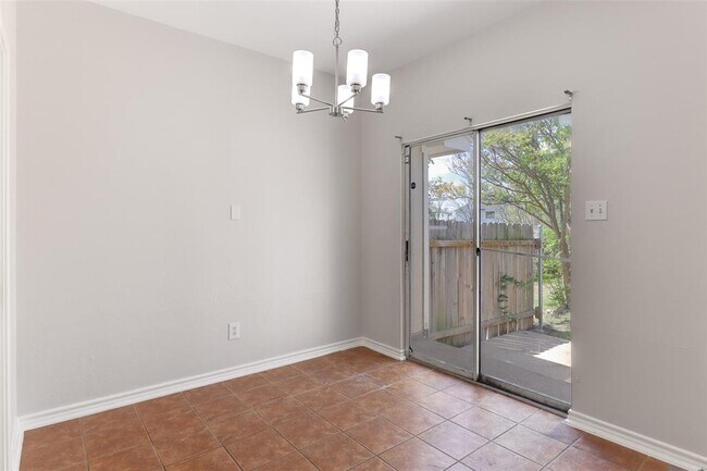 Building Photo - 927 Picadilly Dr