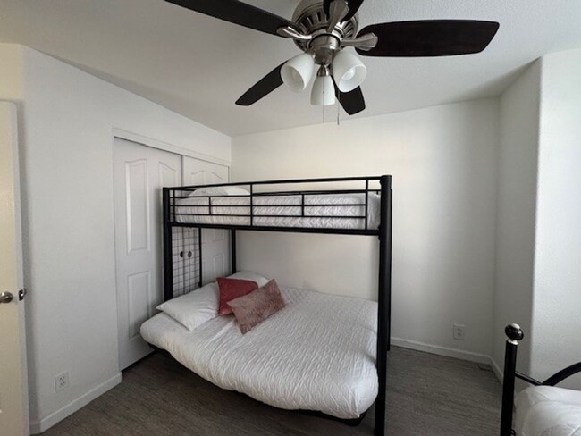 Building Photo - Pool Home with 3Bedrooms +Bonus Room Bullh...
