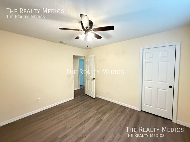 Building Photo - 2574 SW 164th Street Rd