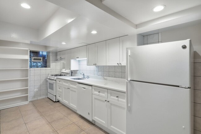 Building Photo - 5203 S Woodlawn Ave
