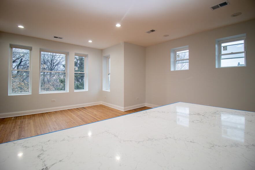 Building Photo - 649 E Groveland Park