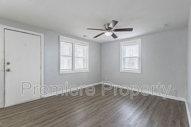 Building Photo - 15400 E 54th St