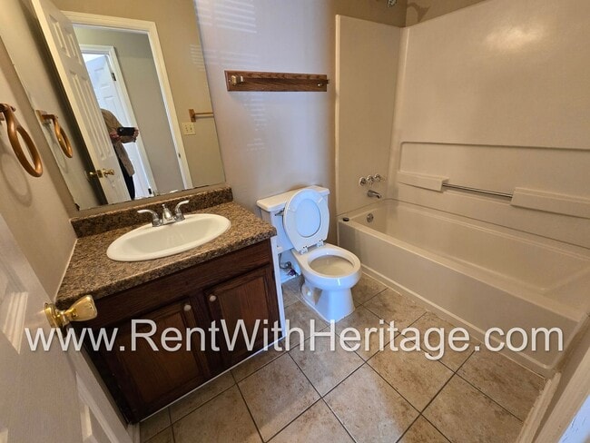 Building Photo - WOW!!! GORGEOUS DUPLEX / GREAT ROOMMATE FLOORPLAN / UPGRADES / GREAT LOCATION / PRIVATE YARD