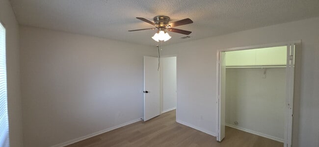 Building Photo - Beautifully remodeled first-floor condo with 2 bed & 2 bath