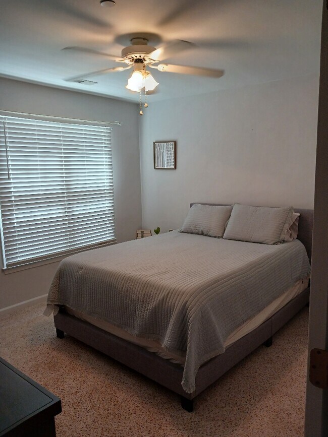 Building Photo - 631 Springfork Dr